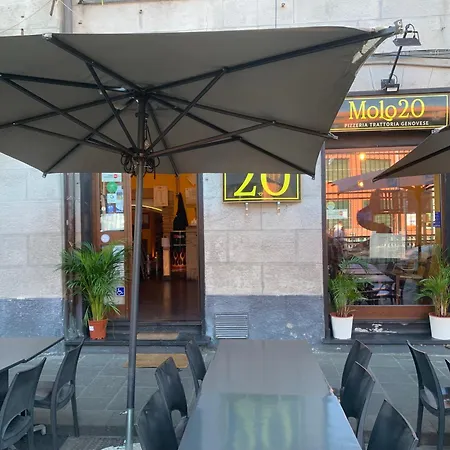 The First Molo Acquario, Porto Antico, Porto, Centro Storico Apartment *