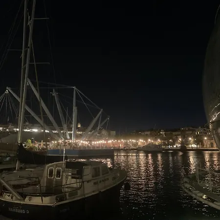The First Molo Acquario, Porto Antico, Porto, Centro Storico *