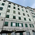 The First Molo Acquario, Porto Antico, Porto, Centro Storico Daire *